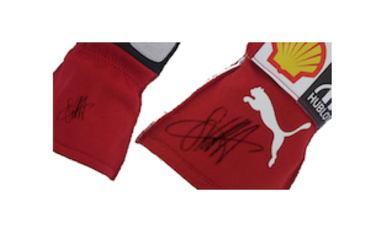 Handsignierte Scuderia Ferrari Handschuhe von Sebastian Vettel