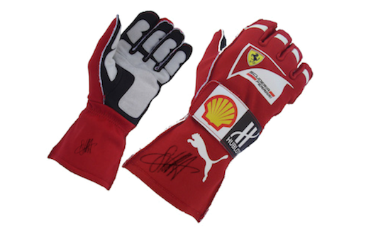 Handsignierte Scuderia Ferrari Handschuhe von Sebastian Vettel