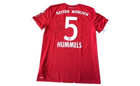 Original signiertes FC Bayern Trikot von Mats Hummels Rückseite