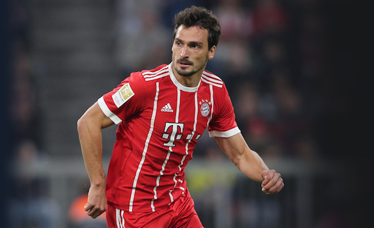 Mats Hummels FC Bayern München mit Trikot in Aktion