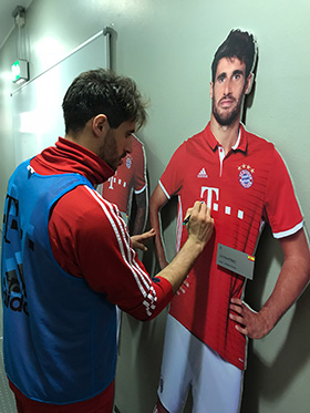 Javi Martinez signs his life-size-cut-out figure from the FC Bayern Erlebniswelt