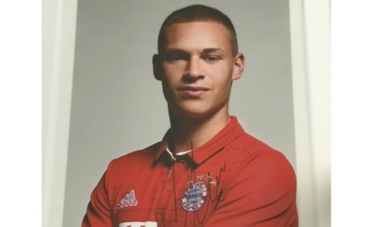 FC Bayern München Spielerportrait von Joshua Kimmich original unterschrieben