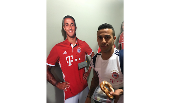 Thiago Alcantara signs his life-size-cut-out figure from the FC Bayern Erlebniswelt