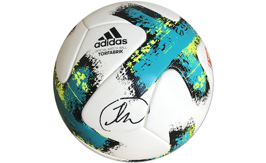 Hand signed Bundesliga match ball by Thomas Müller